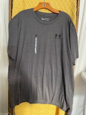 Under Armour Men’s Dark Gray Short Sleeve Performance Tee